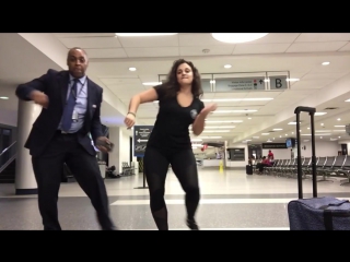 the woman decided to pass the long night at the airport with the help of dance