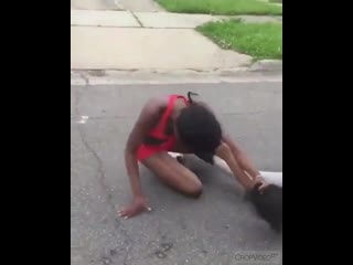 girl fight, girls get tag teamed (jumped)